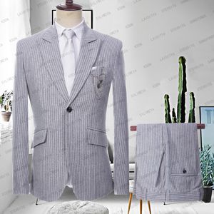 Garnitury męskie Blazers 2023 jasnoszary pasek męskie 2 sztuki garnitur Terno Slim Fit formalne biuro ślub smoking pana młodego frak dla mężczyzn modna tkanina 230705