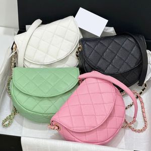 Klassisk klaff quiltad kaviar halv måne koppling väska 23p sadel axel väska rem luxurys purses kvinnor herr handväska designer cross body läder kedja pochette tygväskor