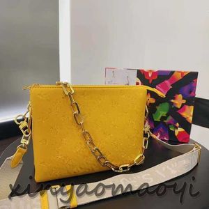 Дизайнерская сумка по кроссовым мешкам с ярко-кожей трехслойной сумки весна и летняя новая, квадратная сумка v104261-104260 Желтый