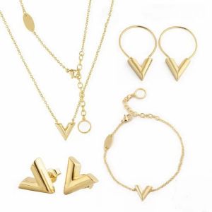 Europe America Fashion Gold Necklace Designer Jewelry Sets Women Titanium Steel V Initials Pendant Necklace Bracelet Stud Earrings Sets 3 Color