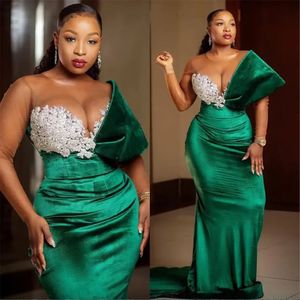 Dark Green 2023 Sheer Neck Velvet Evening Dresses Sexy Sleevelss Plus Size African Prom Gowns