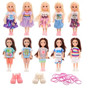 Doll House Accessories Fashion Random Style 30 Pieces Clothes for Chelsea Doll=4 Skirts 4 Tops with Pants 2 Shoes 20 Rubber Bands 230705