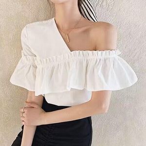 Blusas femininas elegantes e elegantes camisa branca com babados 2023 verão oblíqua decote ombro a ombro retrô blusa feminina manga curta plissada tops 27768