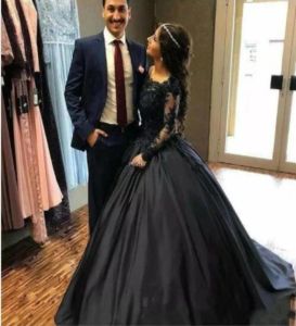 Czarne sukienki długie rękawy koronkowe aplikacje Linia zapiekana satyna Satin Sweet Train Country Wedding suknia ślubna plus size vestido de novia