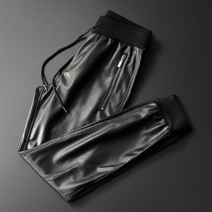 Pantaloni in pelle da uomo di marca Thoshine Pantaloni da jogger in vita elastica di qualità superiore Tasche con cerniera Pantaloni in ecopelle maschile Slim Fit 20226l