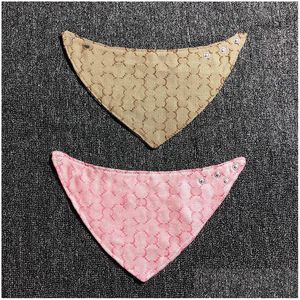 Vestuário para cães Marca Letras Bordado Pet Saliva Toalhas Luxo Bandanas 3 Cores Personalidade Amuleto Teddy Bldog Dh0Wu