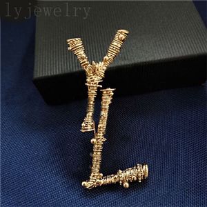 Women designer brooches plated silvery brooch clothing woman shiny luxuries brass pin fashion accessories trendy letter broche gold plated ZB042 C23