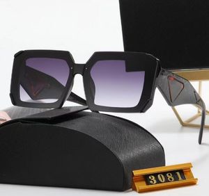 Designer Woman Man Luxury Brand Women UV400 Eyewear Metal Gold Frame Glasögon Män Travel Strålningsskydd Mirror Glaslins Solglas med låda med låda