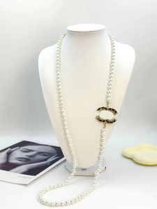 Designer Long Pearl Pendant Halsband varumärke Brev Crysatl Rhinestone tröja halsbandskedja för kvinnor bröllopsfest juveler tillbehör