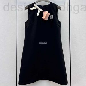 都会的なセクシーなドレスデザイナー 23SS 女性デザイナードレス Tシャツベストシャツ文字ビーズ女の子ミラノ滑走路ジャージタンクトップ A ラインミニノースリーブ高
