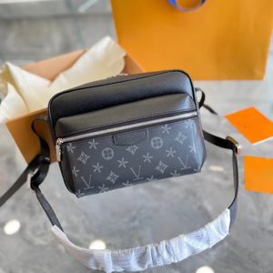 Herr M69443 trio utomhussporter Messenger Axelväska Damklaff Lyxiga cross bodys Hobo tote Evening bag M30830 Designer Gym handväskor i äkta läder clutch Väskor