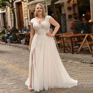 Plus Size Cap Sleeve A-Linie Hochzeit Brautkleider V-Ausschnitt Spitze Applikationen Side Split Brautkleid Sweep Zug Chiffon Robe de Mariee