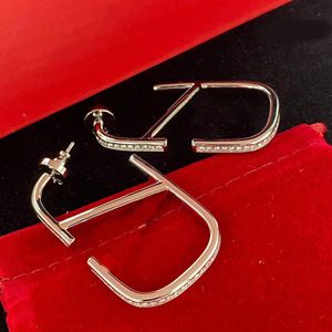 Klasyczne srebrne litery modne kolczyki damska marka projektant prosta biżuteria dla kobiet prezent na rocznicę ślubu