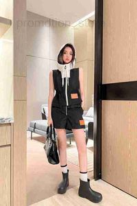 Women's Two Piece Pants Designer 23ss summer Womens Tracksuits Women Hooded sleeveless jacket Sports shorts Top Clothing Suit lady Street suits black YPXE