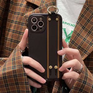 Custodie per telefoni da polso con anello a fiore vecchio marrone di design per Apple iPhone 14 Plus 13 12 11 Pro Max Pelle opaca di lusso Ritagli sottili Cover posteriore per cellulare Cavalletto Funda Coque 88