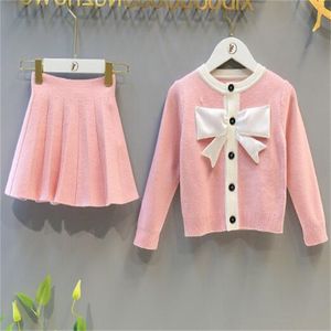 مجموعات ملابس عالية الجودة للأطفال في فصل الشتاء الفتيات القوس فتح غرزة معطف Sweater Coat+تنورة محبوكة 2 قطعة ملابس ملابس الأطفال