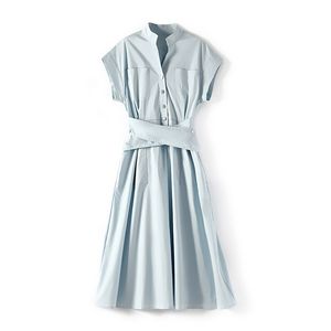 2023 여름 블루 솔리드 컬러 허리 벨트 드레스 짧은 소매 스탠드 칼라 버튼 무릎 길이 캐주얼 드레스 W3L047308