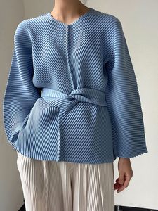 Erkek Hoodies Sweatshirts Miyake Piled Uzun Kollu Üst V Yastık Kemer Sweatshirts Kore Sokak Giyim Kış Tasarımcısı Kış Tasarımcısı Gevşek Büyük Boy Giyim 230707