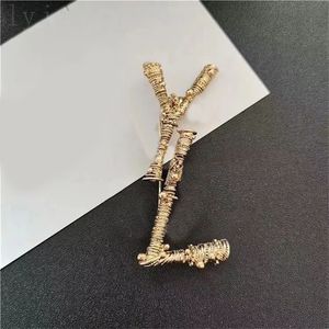 Letter designer brooches plated gold jewelry clothing women unique metals fashion broche punk charming luxury brooch classics jewllery ZB042 C23