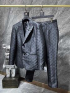 Herrenanzüge Blazer Designer 2023 Designer Herren Luxuskleidung im westlichen Stil Jacquard-Buchstabendruckmäntel Männer Kooperationsmantel Slim Fit Freizeitanzug E7AT