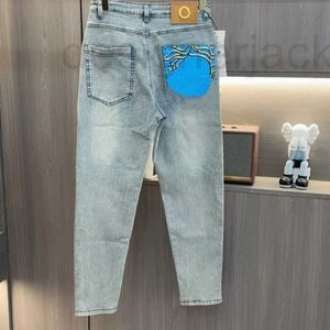 Jeans för män Designer lyxiga jeans för män mode Medusa tryckta byxor dragkedja tvättade jeansbyxor stor storlek slimmad raka cropped Byxor W4WB