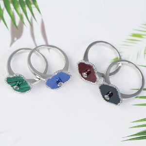 Anelli di zirconi cubici di marca di lusso classici di moda Anello a fascia con quadrifoglio a quattro foglie con diamante per regalo di gioielli di fidanzamento per ragazza da donna