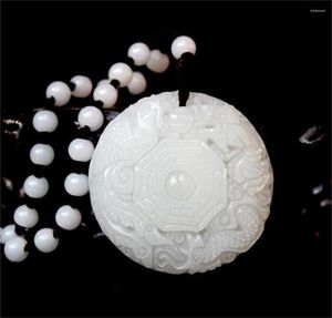 Wisiorek naszyjniki urok naturalna biel afgański kamień ręcznie rzeźbiony chiński smok feniks BaGua Lucky Jade Amulet naszyjnik prezent biżuteria