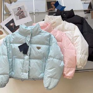 Piumino da donna Parka Designer Giacca in cotone etichetta triangolare dorata manica staccabile a led Giacca a vento spessa e calda per giacche da donna Slim Capispalla invernale VGXU