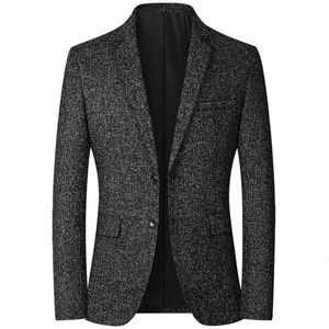 Abiti da uomo Blazer Giacca da uomo di marca Moda Cappotti casual sottili Giacche da lavoro masculino belle Top a righe 230707