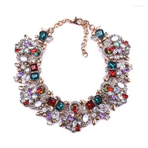 Choker Übertriebene Kurze Halskette Für Frauen Voller Strass Luxus Legierung Blume Kristall Kleidung Zubehör Großhandel