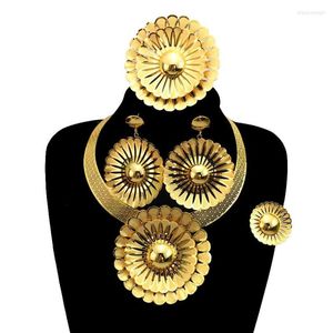 Colar Conjunto de Brincos Mais Recente Brasileiro Banhado a Ouro Cobre Material Oco Surround Simples Flor Estilo Moda Mulher Grande Jóias FHK12993