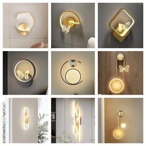 Lampada da parete moderna LED Farfalla dorata Stile contratto nordico Vernice spray Apparecchi di illuminazione per interni smerigliati Corridoio interno