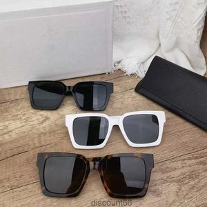 Frames New Arc De Triomphe Dark Glasses Large Box French Cejia Cl4s489 Occhiali da sole bianchi FemaleA038