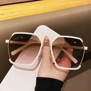 Güneş gözlükleri kadınlar için lüks kare erkekler büyük boy beyaz çay orijinal marka tasarım güneş gözlükleri kadın moda gözlük