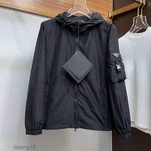 Prad Mens Jacket Windbreaker Thin Coats with Letters Inverted Triangle Men Women Waterproof Coat Spring Autumn Clothes Jackets Outerwear Men's Clothing 1C1X 5 JO4C