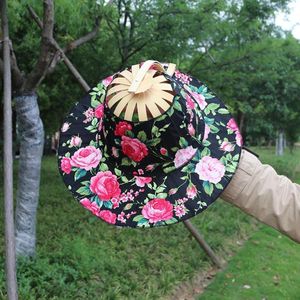 Breite Krempe Hüte 1PCS Folding Fan Hand Held Fans Reisen Kappe Sommer Frauen Mädchen Sonnenhut Bambus Tanzen Blumen tuch