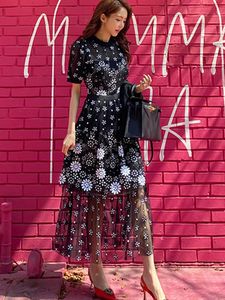 Свитера Hma, новое летнее платье для подиума, женское кружевное платье с вышивкой, круглое платье с короткими рукавами, женское черное платье миди с цветком