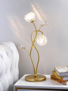 Candeeiros de mesa de luxo nórdico candeeiro de cristal de flor de cabeceira para quarto conjunto de sala de estar criativo mesa americana luz decoração de casa