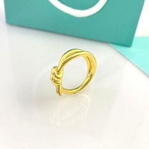 Deluxe designerring för par Kvinnor Älskarringar Rep Knot Geometri Ringar Mångsidig omlottring Minimalistisk design smyckesringar Lyx modeaccessoar