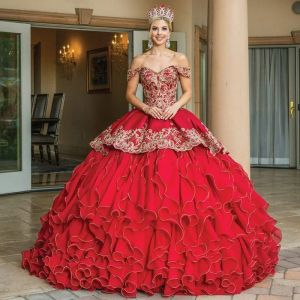 Princess Quinceanera Ruffled Sukienki z ramionowej suknia balowa Wzmocna słodka sukienka złota koronkowa aplikacje wspaniałe vesto vx anos specjalne zużycie przyjęcia