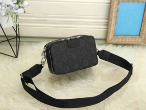 CC Tasarımcı Omuz Çantası Erkekler Mini Crossbody Kadın Cep Telefon Çantaları Alfa Giyilebilir Monogramlar Messenger Kamera Çanta Çanak Çantası Kart Cüzdan Flep