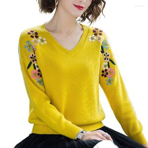 Женские свитеры V-образные вышивки цветочные вязаные пуловки Женщины весенняя эластичная негабаритная крупноразмерная вязаная топа