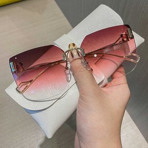 Fashion top BB sunglasses letter b B Korean frameless ocean Sunglasses Women's leptin color metal Large Frame Sunglasses Women's UV protection with original box