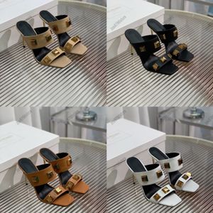 Tasarımcı çivili sandalet kadın sandalet tasarımcı ayakkabıları yaz yüksek topuklu sandalet klasik aile parti tesisi moda ayakkabıları