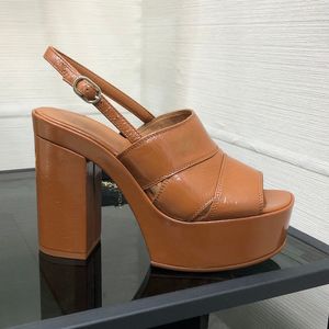 Sandaler designer skor för kvinnors plattform klackar klassiskt spänne patent läder högt klackade sko 35-41 fisk mun rom bakre rem designers sandal med låda