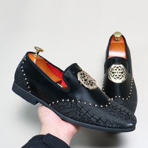 Nieten Loafers Männlich PU Metall Dekoration Mosinca Atmungsaktive Slip-On Casual Schwarz Weiß Hochzeit Leder Schuhe Business Kleid Schuhe