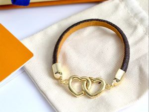 2022 Fashion Style women Leather Designer Bracelet with Gold Heart Charm Bracelets Jewelry Supply