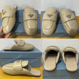 ناعم مبطن Nappas Sabots Sandals 1d109 Desert Beige Beige Moticed Metal Triangle Logo تزين الملحق مضيفًا