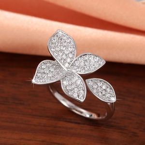 Huitan Estetico Fiore A Forma di Anello per Le Donne di Lusso Pavimentato Brillante Cubic Zirconia Wedding Party Fashion Girls Gioielli