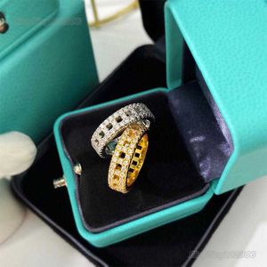 Vvs Moissanit Luxurys Designer Ringe Mode T-Gitter Diamantring klassisch ausgehöhlt wesentliches Geschenk für Männer Frauen Gold und Silber 2 Farben gut schön